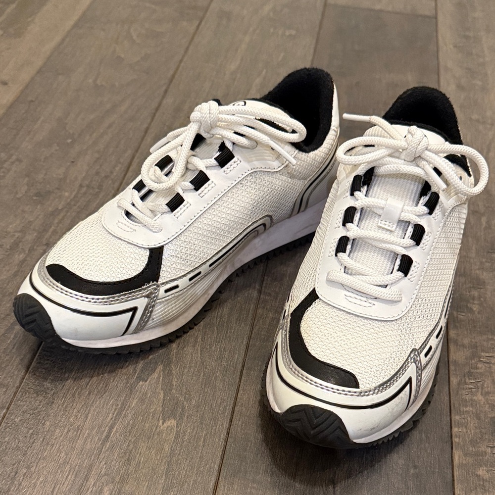 Michael Kors Stylish White & Black Women’s Sneakers - sz 8.5